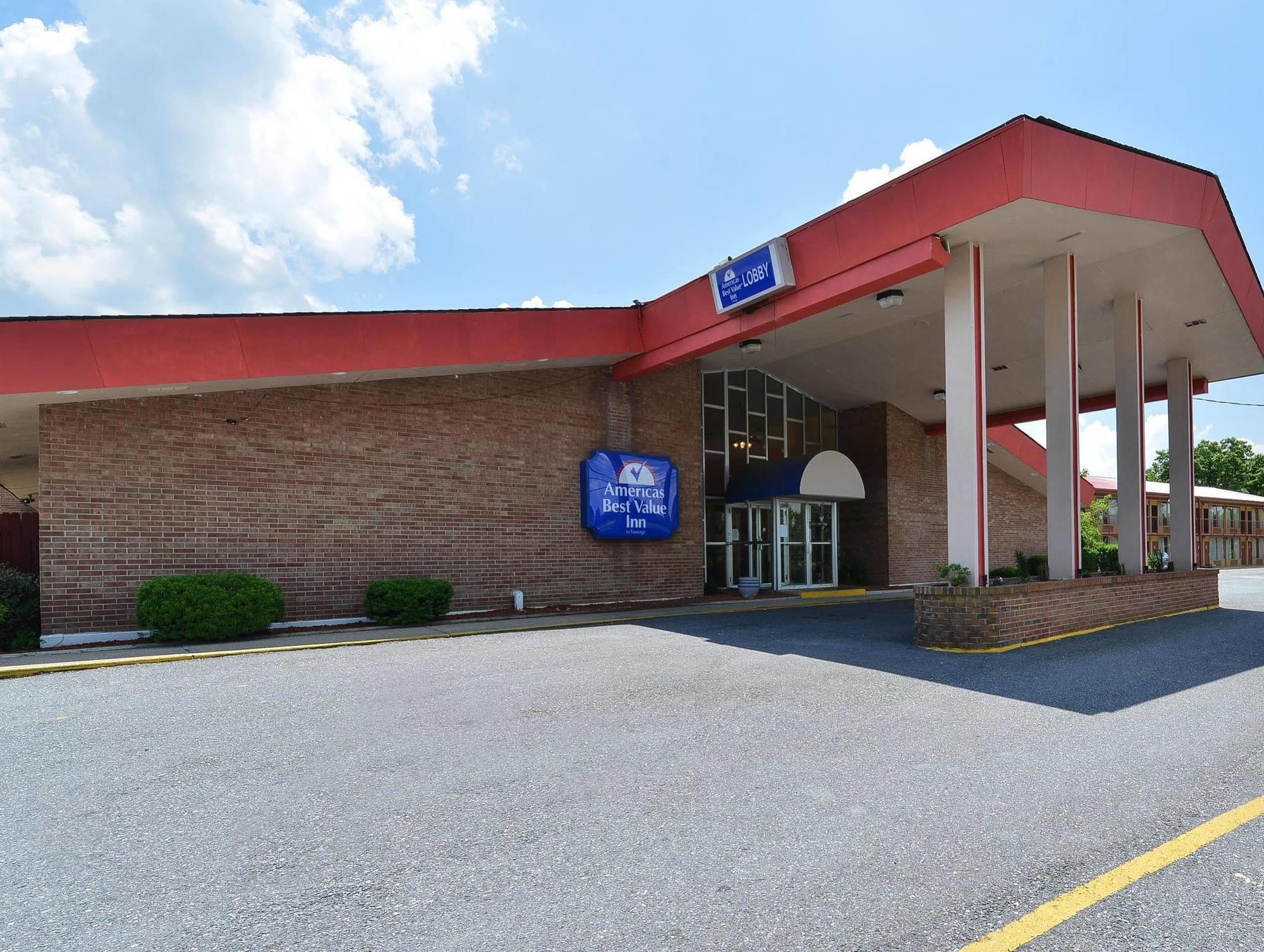 Red Roof Inn Marion, Va Exterior photo