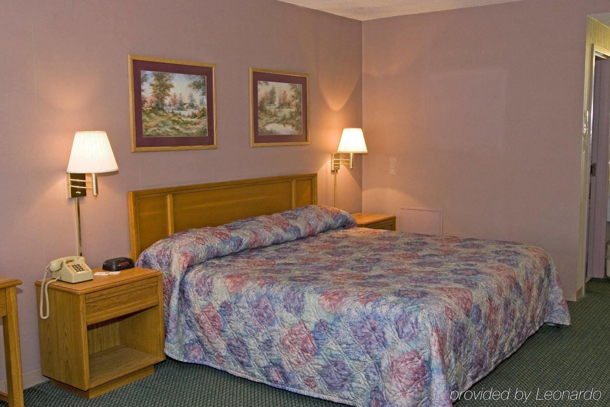 Red Roof Inn Marion, Va Room photo