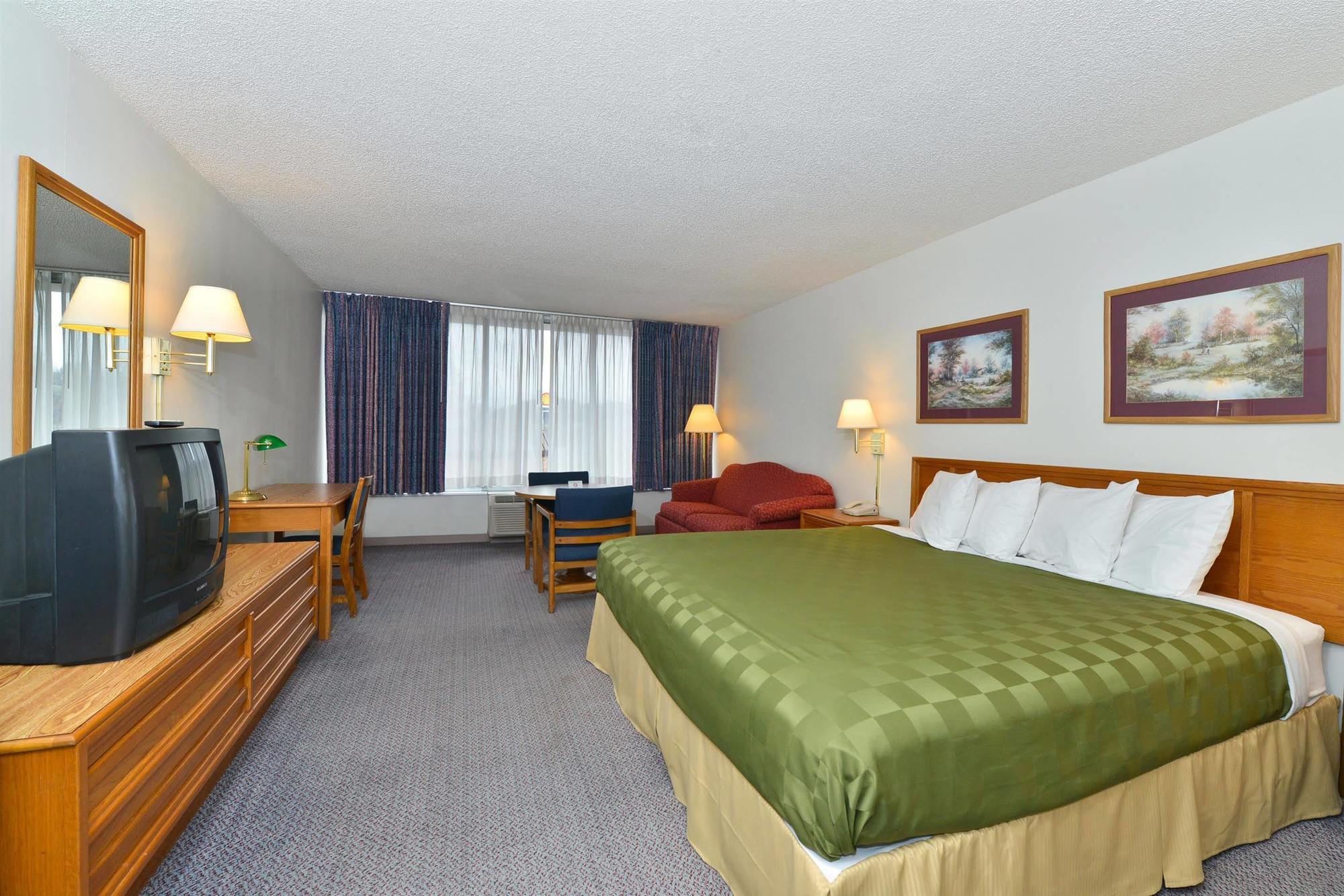 Red Roof Inn Marion, Va Exterior photo