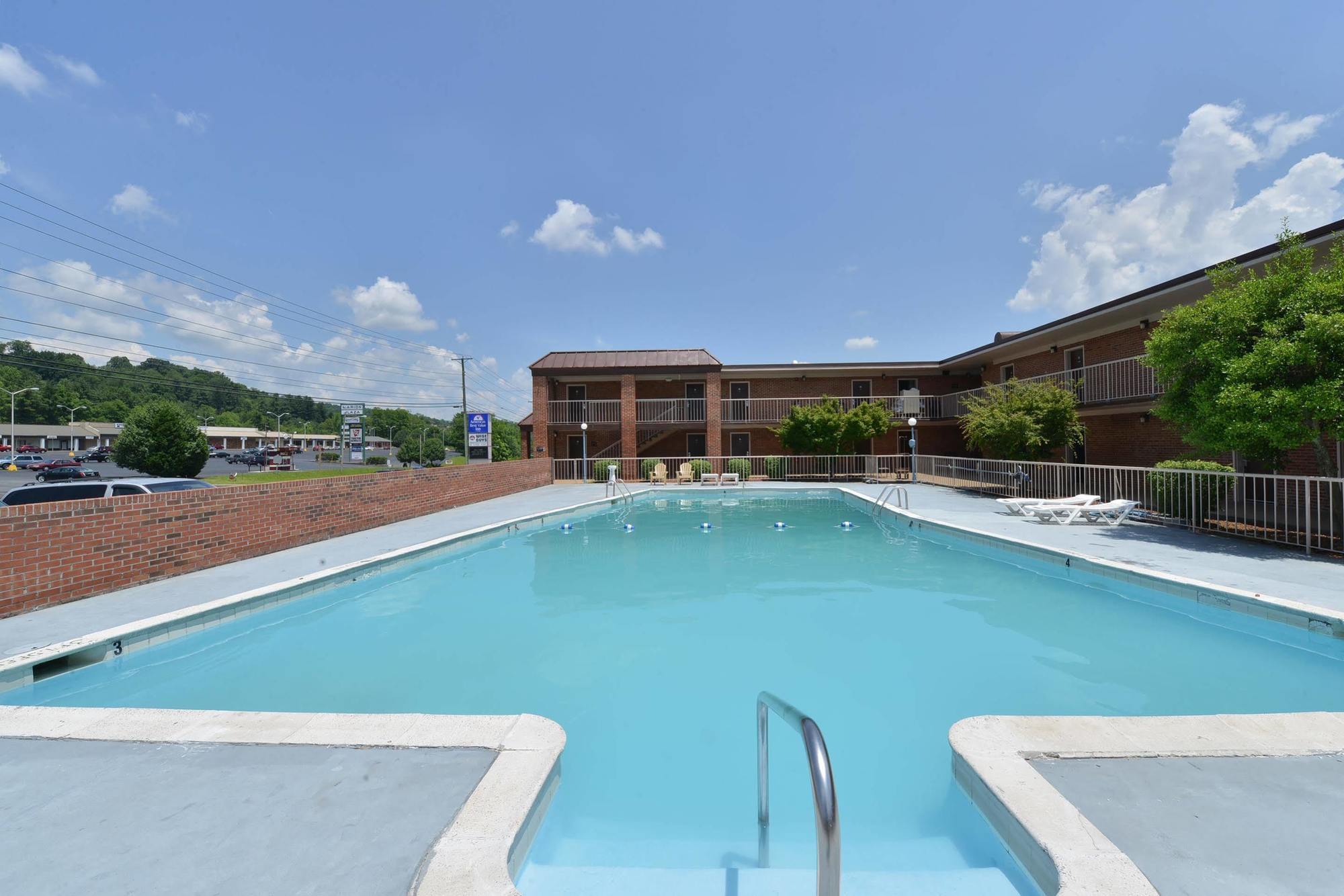 Red Roof Inn Marion, Va Exterior photo