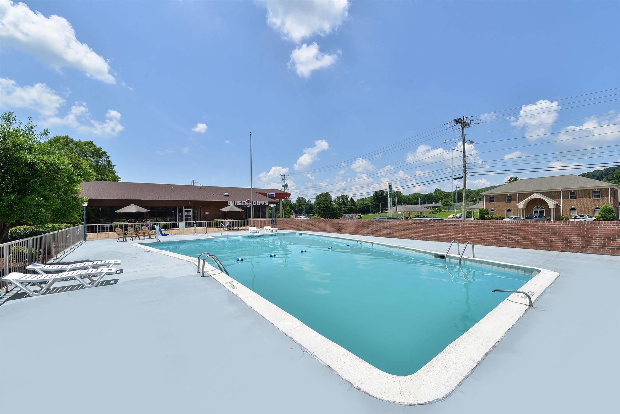 Red Roof Inn Marion, Va Exterior photo