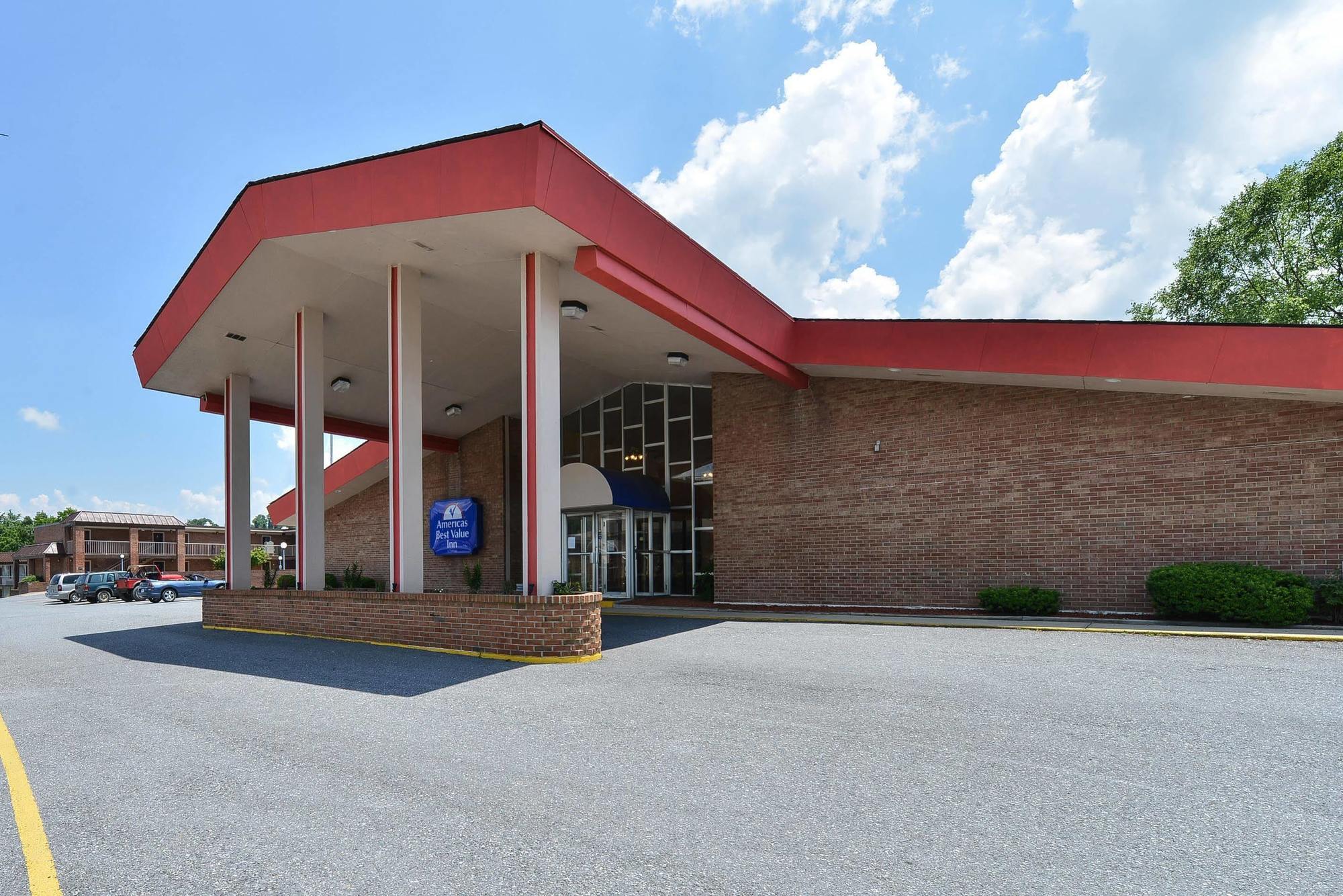 Red Roof Inn Marion, Va Exterior photo